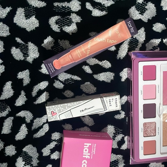 Makeup bundle - Picture 3 of 4